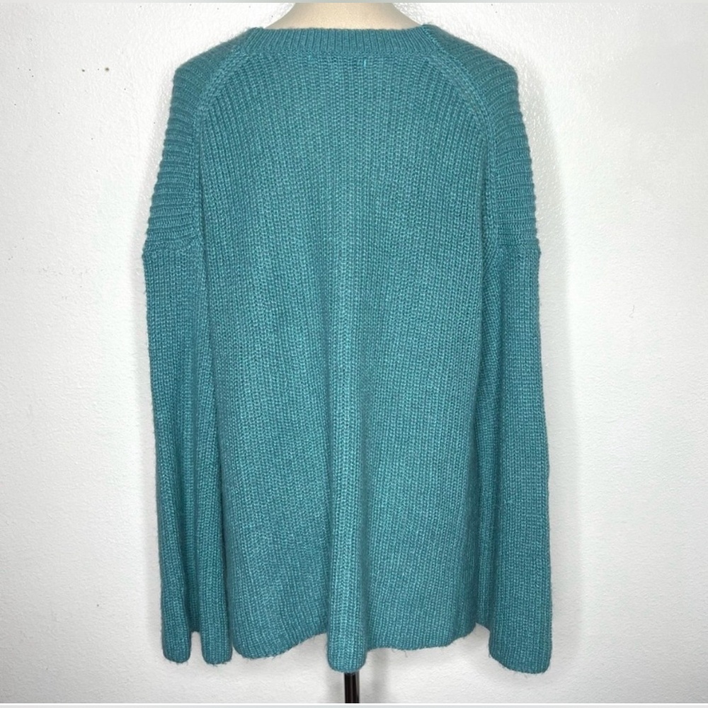 Rebecca Minkoff Remi V-Neck oversized sweater. Size Medium. Oversized. - Picture 5 of 6